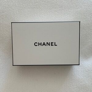 CHANEL Classic White and Black Gift Box